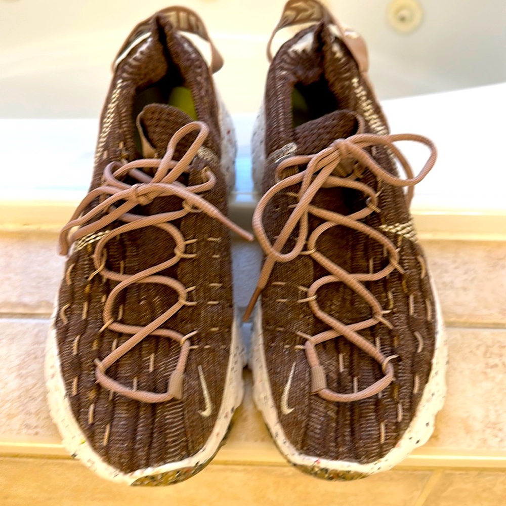 Nike Space Hippie 04 in Sand/Summit White/Coconut Milk